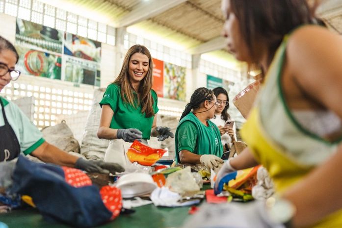 Primeira-dama de Maceió, Marina Candia, visita cooperativa de recicláveis do Benedito Bentes: "experiência única"
