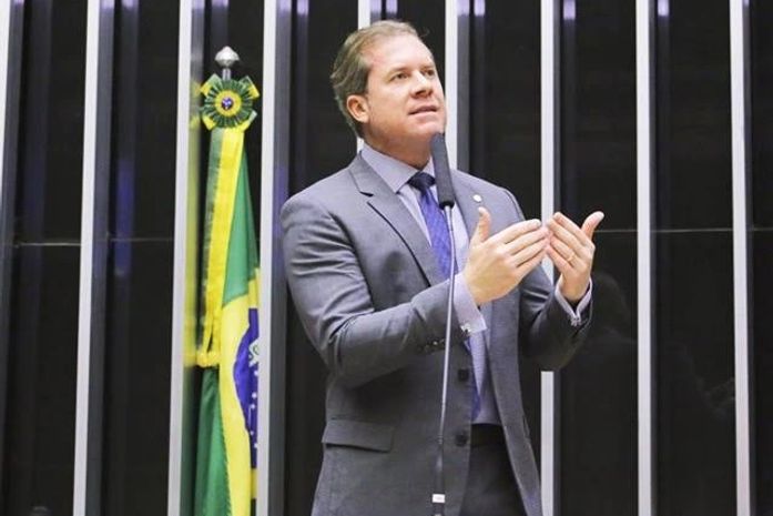 Marx Beltrão cobra reação do governo e denuncia fila interminável do INSS: “Falta respeito a quem trabalhou a vida inteira”