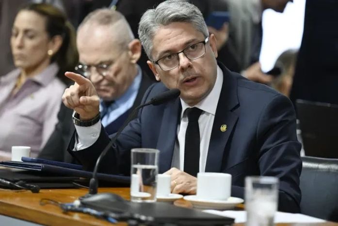 Vazamentos criminosos desmoralizam CPIs