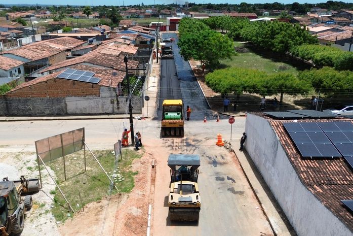 Programa Pavimenta Penedo avança com asfalto no Conjunto Marisa Letícia e Loteamento Santo