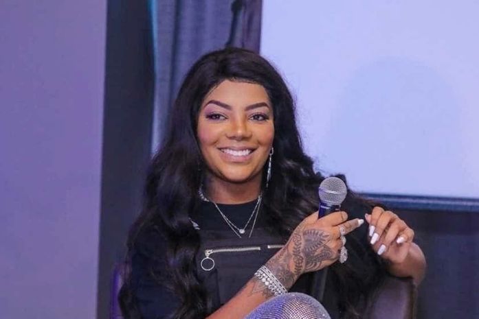 Ludmilla comemora aniversário em mansão no Rio de Janeiro