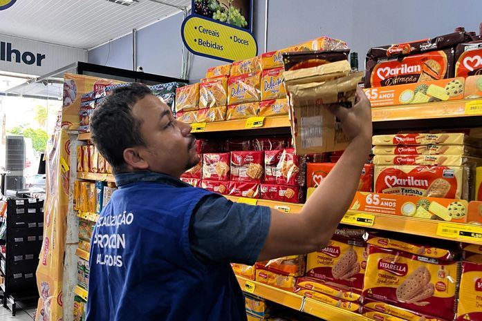 Mercados no Agreste são multados por comercializar produtos fora do prazo de validade