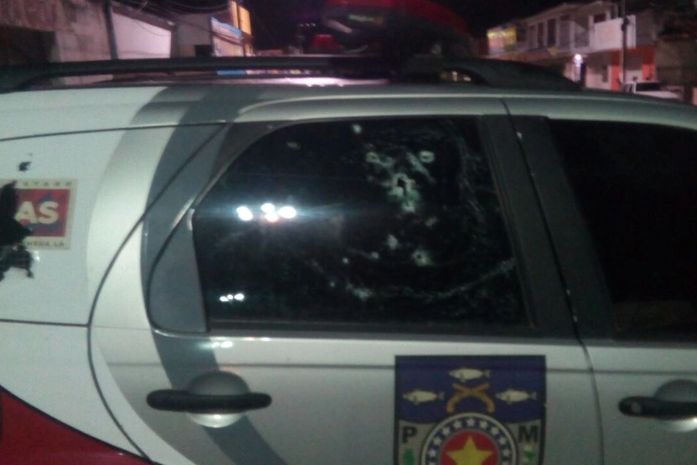 Quadrilha faz dois reféns durante explosão de cofre de banco no interior