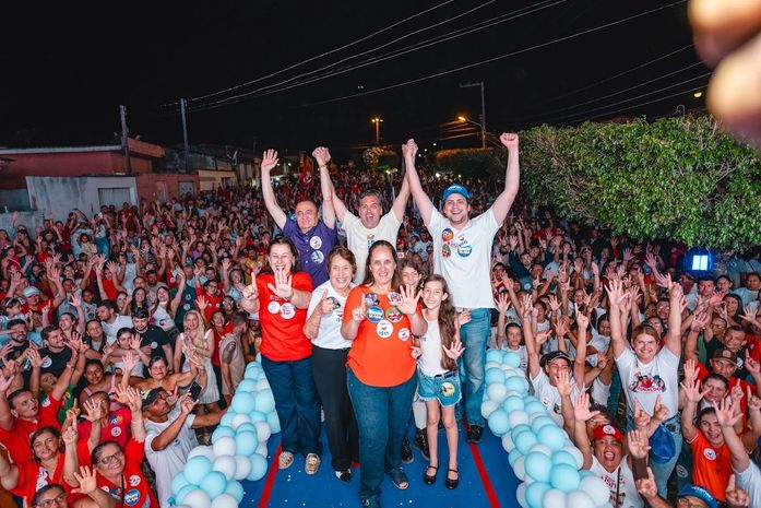 Multidão lota povoado Areia Branca para receber Isnaldo Bulhões no último comício da vitória em Santana do Ipanema