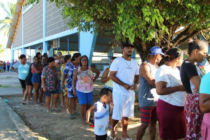 Moradores do Pontal de Coruripe afetados pelas fortes chuvas recebem cestas básicas