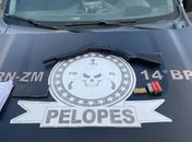 PM apreende arma de fogo na Aldeia Wassu Cocal com suspeito de articular tombamentos, saques e assaltos 