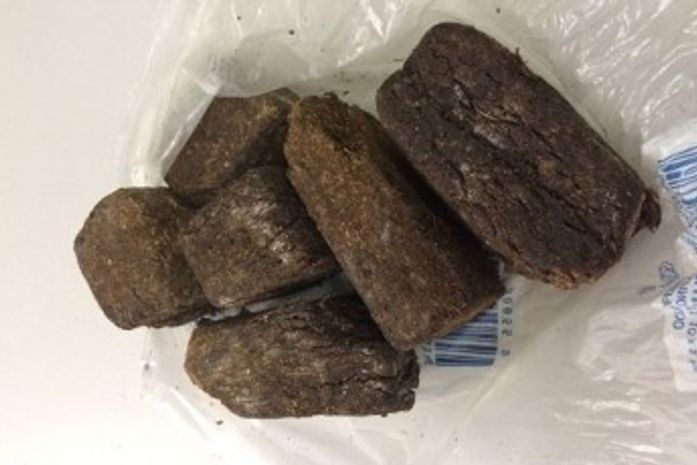 Mulher é presa com 2 kg de maconha dentro de residência em Arapiraca
