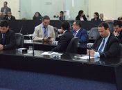Deputados no plenário durante sessão