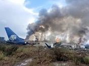 Avião com 101 pessoas cai no México; todos sobrevivem