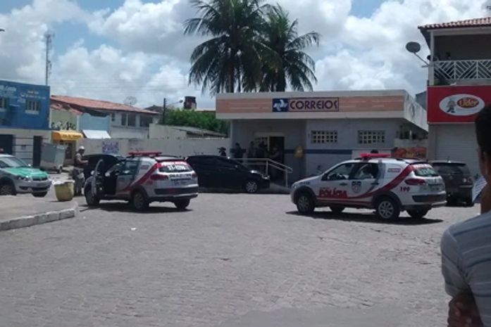 om o susto, o gerente do estabelecimento fechou o local.