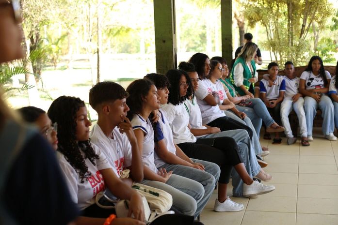 Alunos da rede municipal de ensino assistem aula sobre sustentabilidade no Aterro Sanitário