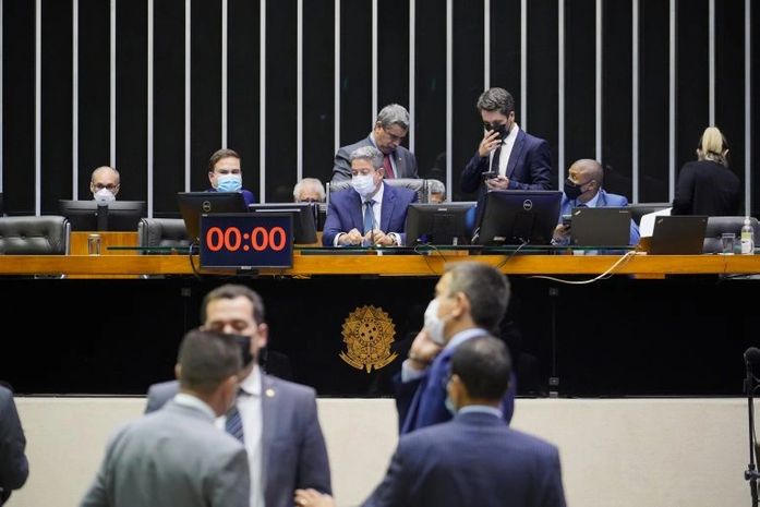 Deputados aprovaram texto-base de projeto que altera ICMS sobre combustível