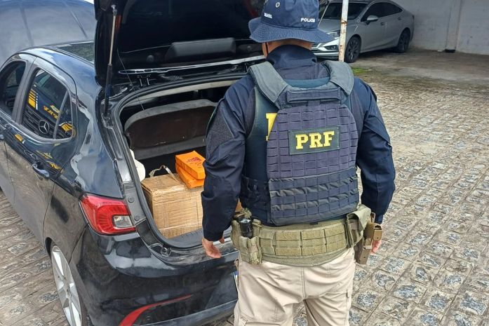 Veículo adulterado, pistola e munições: motorista é preso com mais de 60 kg de maconha, em Maceió