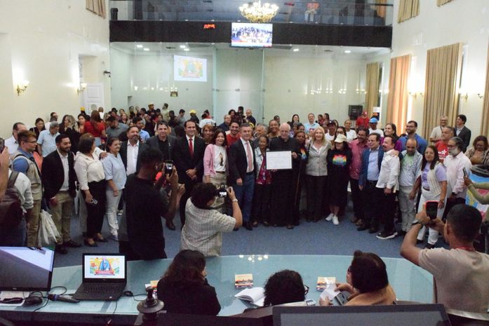 Padre Júlio Lancellotti recebe título de Cidadão Honorário de Alagoas em sessão na Assembleia