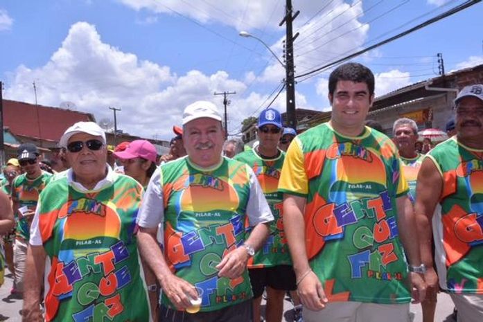 Carlos Alberto puxando o Bloco