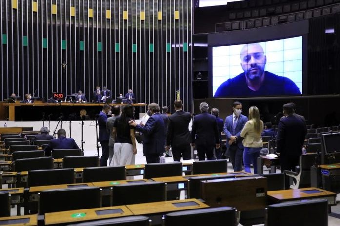 Deputado Daniel Silveira participou da sessão por meio de videoconferência