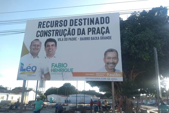 Vereadores arapiraquenses colocam placa em obra e podem perderem o mandato