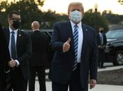 O presidente dos Estados Unidos, Donald Trump, ao deixar hospital em Bethesda, em 5 de outubro de 2020