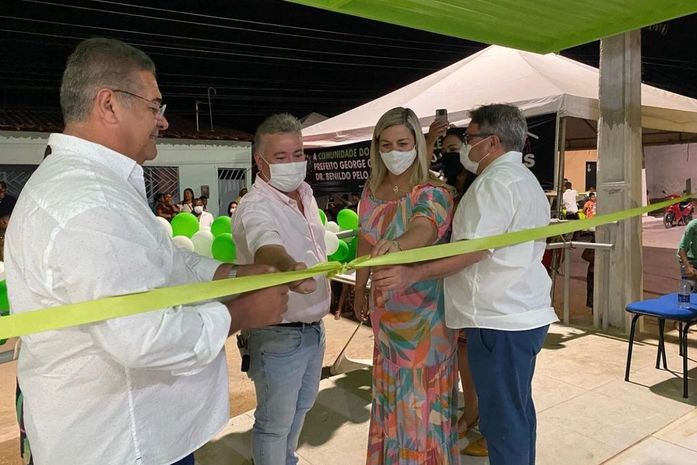 Prefeito George Clemente inaugura CRAS e entrega ambulância aos miguelenses