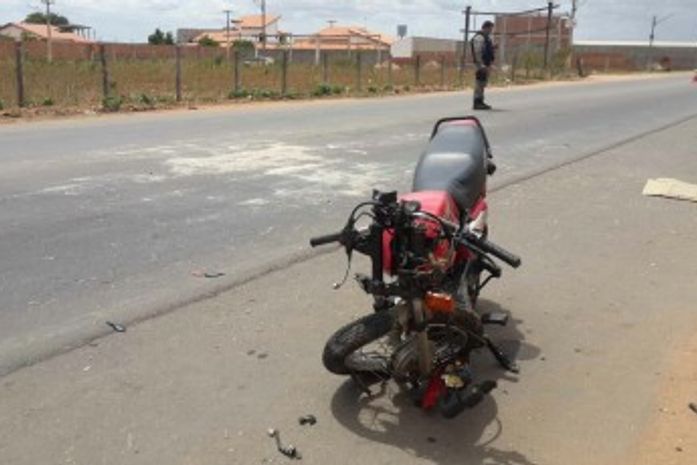 Colisão entre motocicletas deixa duas pessoas gravemente feridas