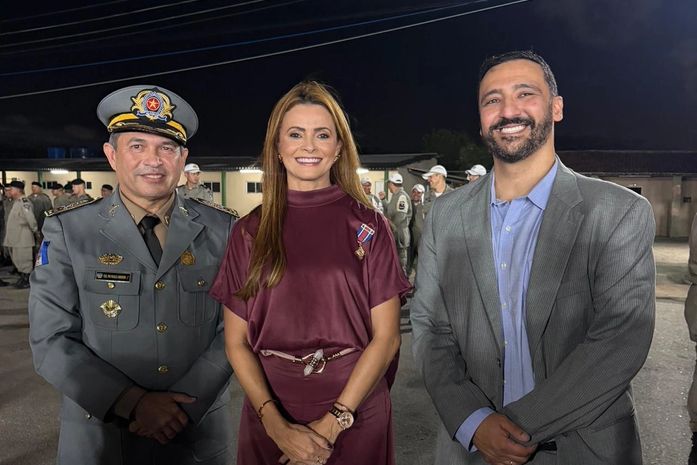Paula Santa Rosa recebe medalha de honra da Polícia Militar em evento de celebração de 194 anos da instituição