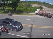 Motociclista morre após ser arrastada por caminhão em acidente de trânsito na Menino Marcelo