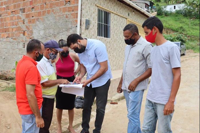 Prefeito de Santana do Mundaú vistoria andamento das obras do Programa Minha Cidade Linda