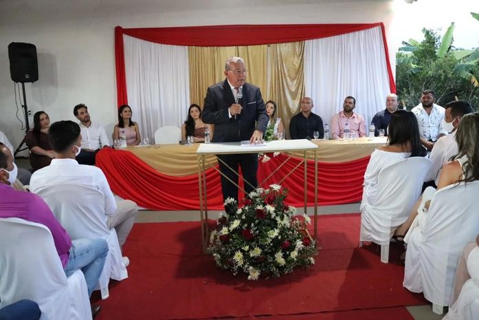 Câmara de Santana do Mundaú participa de casamento coletivo e presidente Nego das Brenhas fala em celebração do amor
