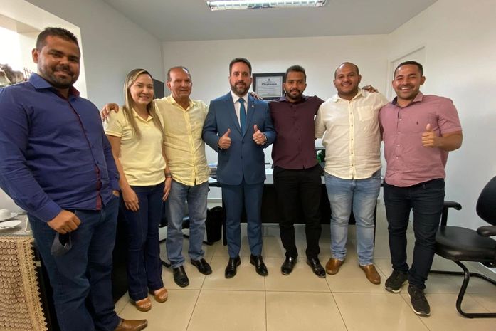 Favoritismo de Otávio Henrique faz oposição juntar cobra com Jacaré
