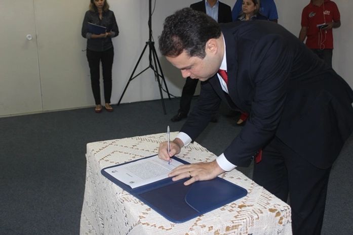 Governador Renan Filho assina ordem de licitação 
