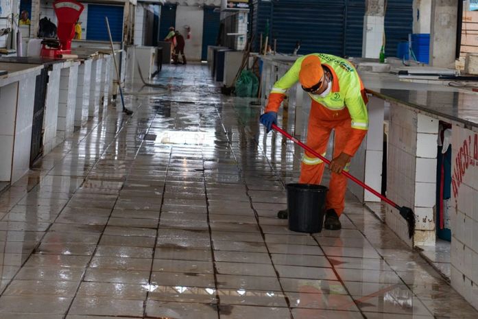 Mutirão no Mercado do Jacintinho recolhe 18 toneladas de lixo e melhora rede de esgoto
