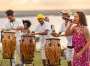 A Orquestra de Tambores de Alagoas deu um toque especialíssimo à tarde literária no Mirante da Santa Amélia. Valeu FMAC e Secretaria Municipal de Turismo!