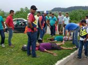 Acidente entre carro e moto deixa duas pessoas feridas