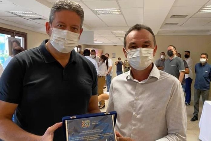 Prefeito Celino Rocha homenageia presidente da Câmara dos Deputados, Arthur Lira, com placa em alusão aos 220 anos de Anadia