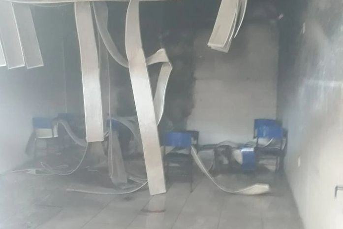 Bombeiros são acionados para apagar incêndio em escola de Maceió
