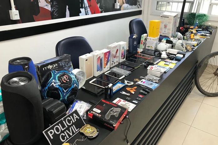Material apreendido na casa do suspeito, após sua prisão