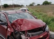 Médico perde controle da direção e carro derruba poste de energia na AL-115
