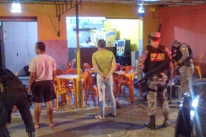 Policiais militares e civis participaram da ação da segurança pública