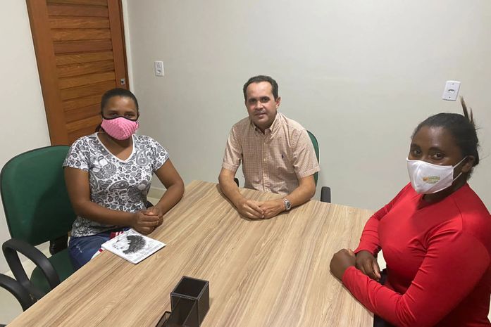 Coletivo Cultural Quilombo de Saias e Luta discute com o prefeito Geraldo Filho, a participação no Iyagbas Afro Contemporâneas, que acontece em Maceió.