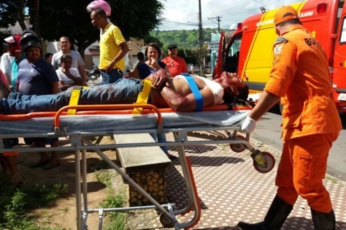Homem é vítima de tentativa de homicídio por arma branca