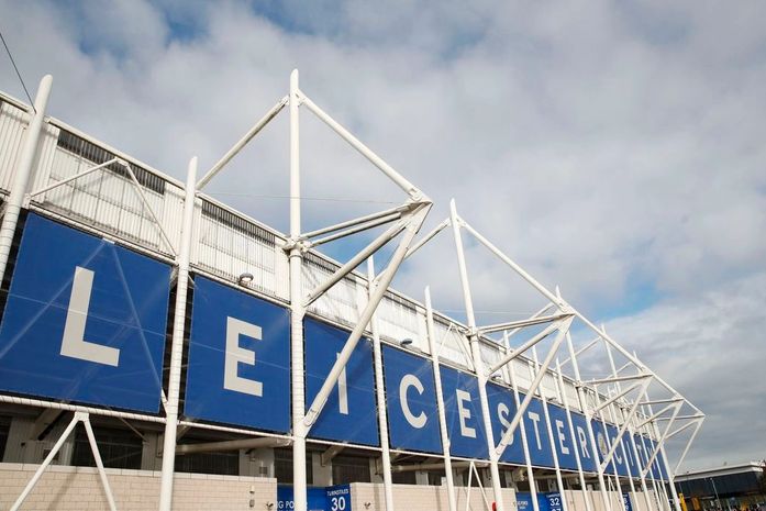 Surto de covid-19 leva a adiamento de jogos do Campeonato Inglês