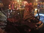 Uma pessoa morreu após colisão que provocou incêndio em veículo; veja fotos  