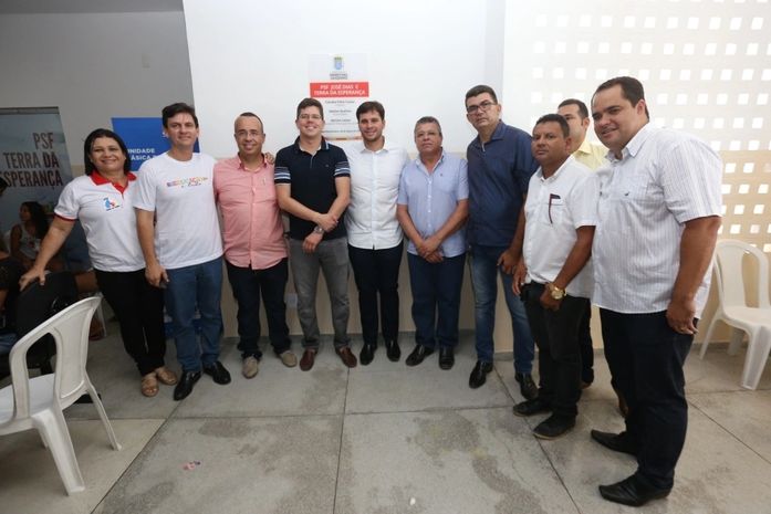 Prefeito Cacau entrega reforma da Unidade de Saúde do Conjunto José Dias e Terra da Esperança