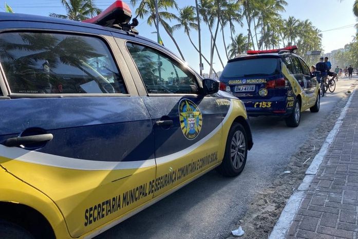 Guardas municipais prendem homem em flagrante após furtar tampas de bueiros