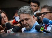 Ex-governadores Rosinha e Garotinho são soltos no Rio