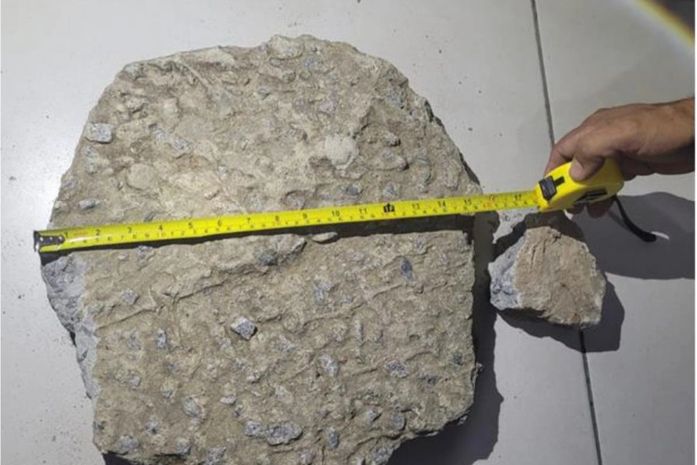 Pedra usada para atacar a PM