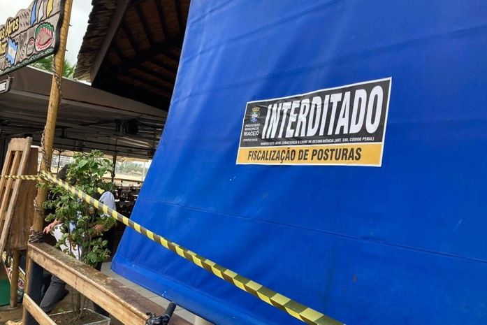 Barraca com risco de colapso estrutural é interditada na orla da Jatiúca