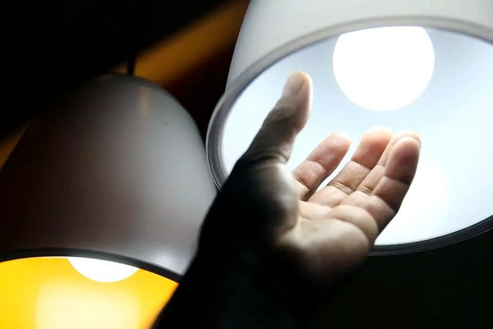 Bandeira tarifária das contas de luz segue amarela em julho