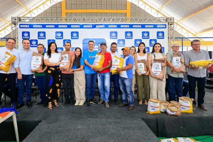 Paulo Dantas entrega 1,8 t de sementes e investe mais de R$ 280 mil na agricultura familiar em Maribondo