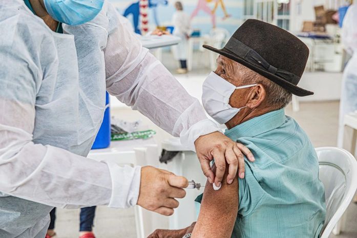 Arapiraca inicia vacinação de idosos acima de 79 anos contra Covid-19